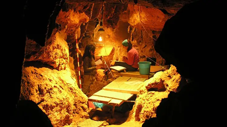 エル・シドン洞窟