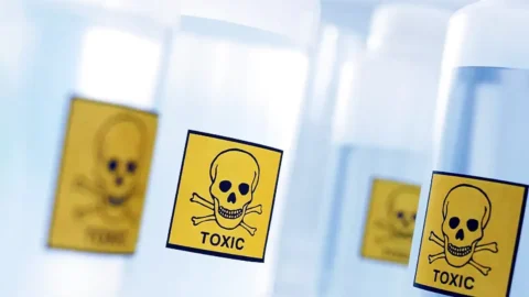 Agua destilada para beber: ¿una ayuda para la desintoxicación o un veneno mortal?